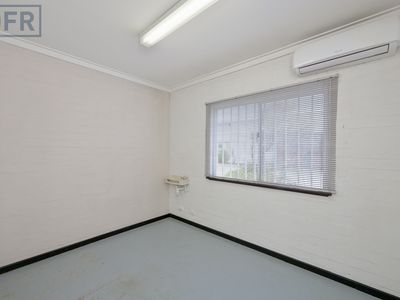 2/32 Crompton Road, Rockingham