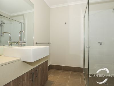 4/2 Walsh Loop, Joondalup