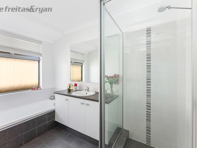 17 Monticola Gardens, Aubin Grove
