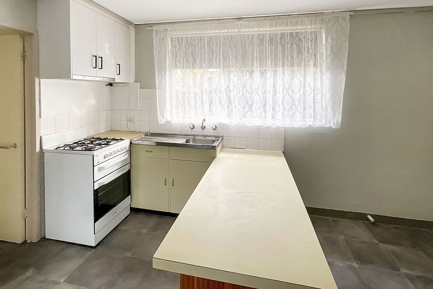 2 / 1C George Street, Horsham