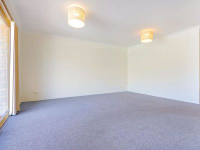 2 / 9 Merope Close , Rockingham