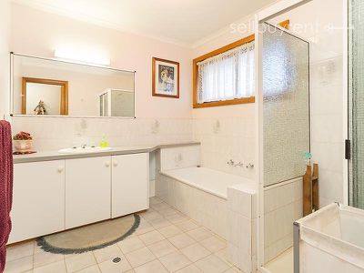 3 VISTA COURT, Bellbridge