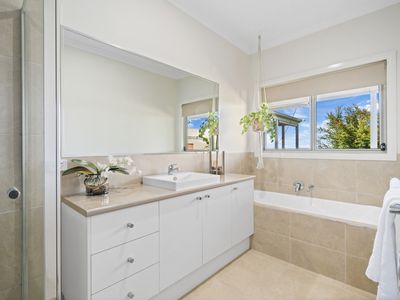 1074 Old Tolmie Road, Barwite