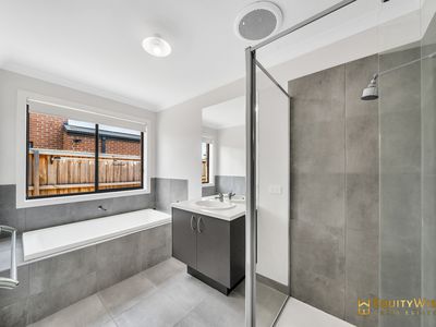 8 Pankina Road, Mambourin