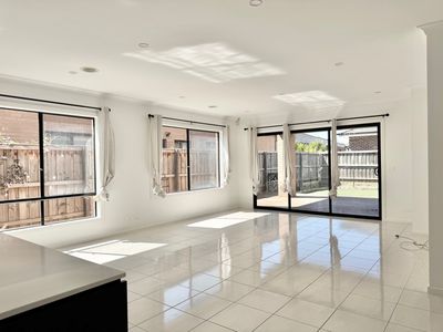 14 Honeycomb Avenue, Manor Lakes