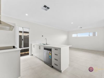 13 Hidcote Road, Lakelands