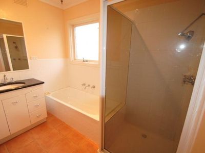 5 Tulip Court, Notting Hill