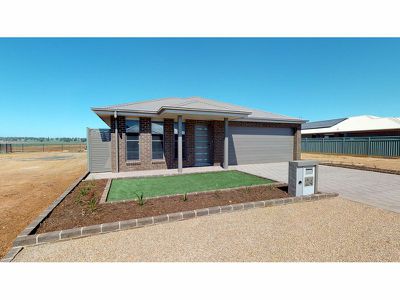 24 Waterfall Crescent, Dubbo