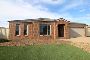 3 Silkyoak Court, East Albury