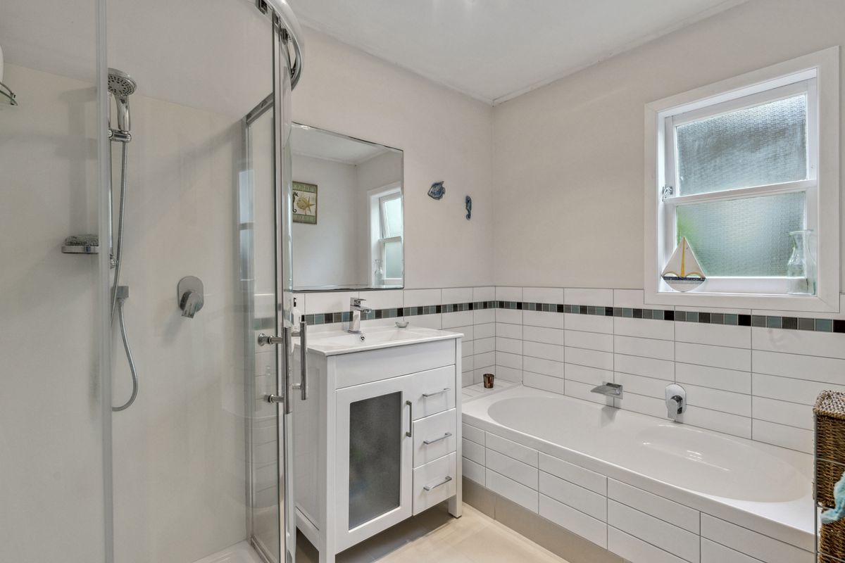 33 Ocean Road, Paraparaumu Beach