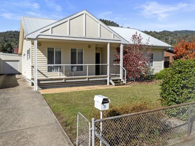 8 Lakeside Avenue, Mount Beauty