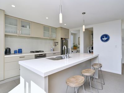 102 Hills Road, Edgeware