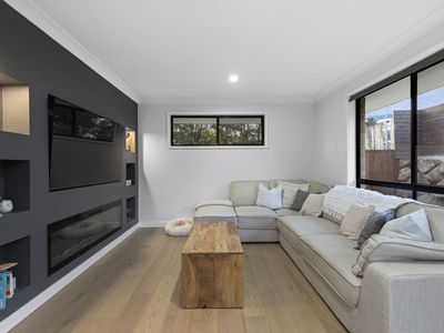 5 Eggleton Place, Wakerley