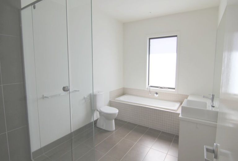 7 The Esplanade, Sanctuary Lakes