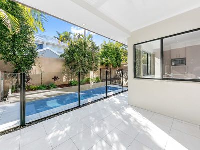 2 / 12 Doonella Street, Tewantin