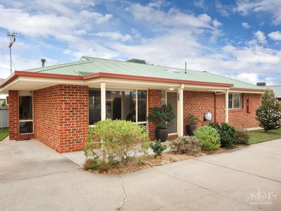 1 / 6 WHITEHALL COURT, Wodonga