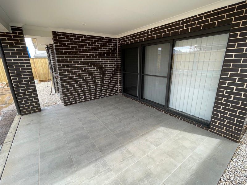 33 Crest Road, Gledswood Hills