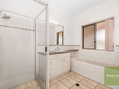 9 Amarina Court, Annandale