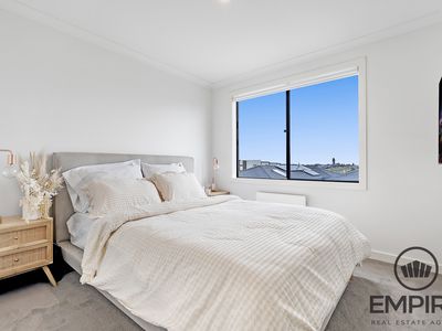 5 Kinross Parade, Clyde North