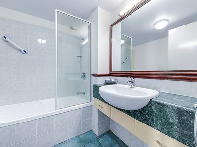 6 / 4 Golden Orchid Drive, Airlie Beach