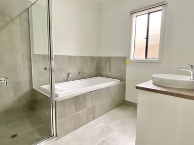 18 Nectar Avenue, Manor Lakes