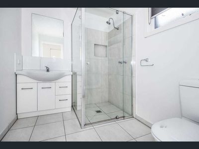 1 / 12 Market Road, Werribee