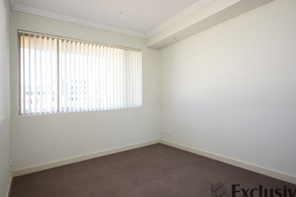 4  Stromboli Strait , Wentworth Point
