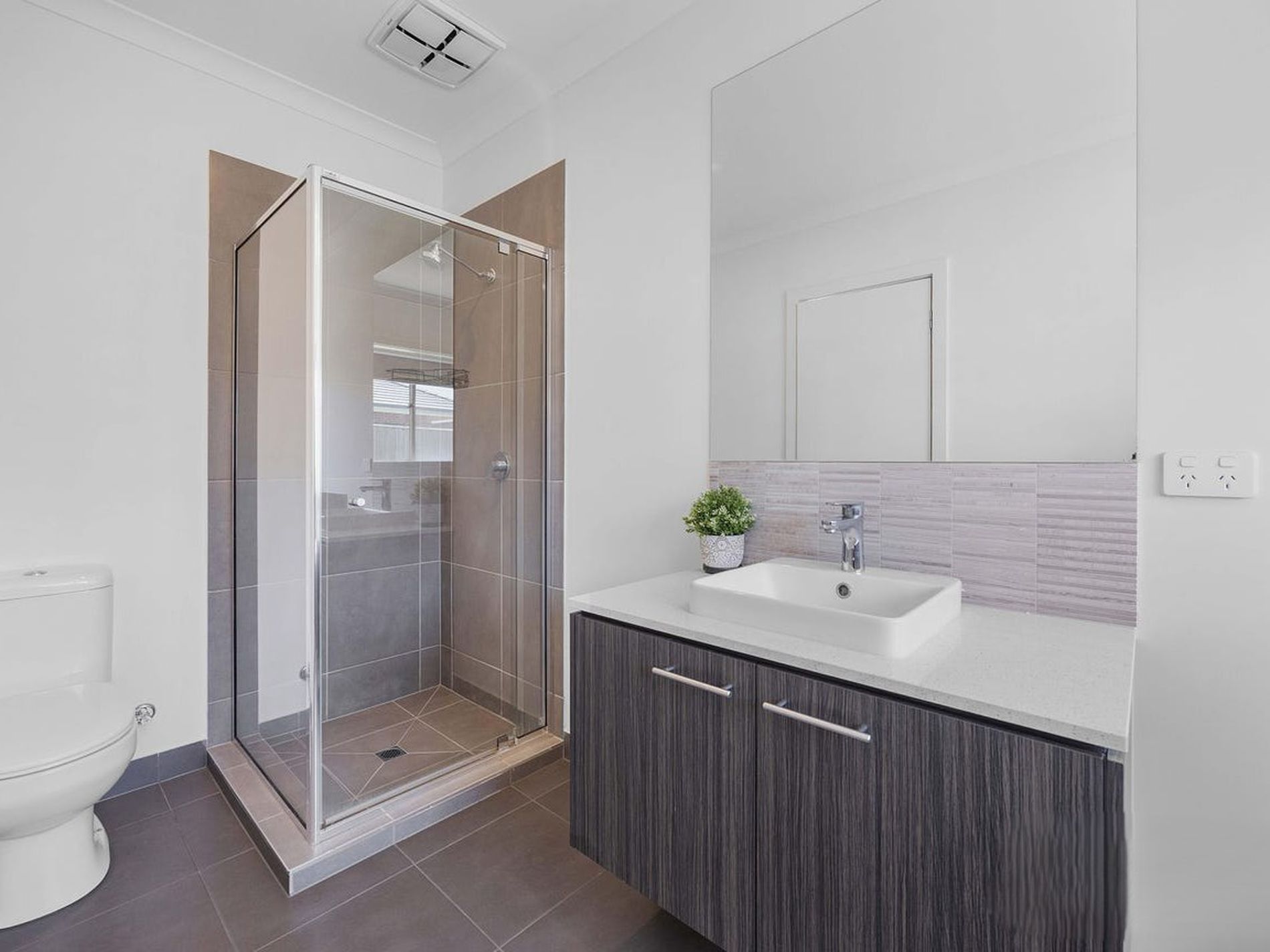 27 Rosewater Street, Manor Lakes