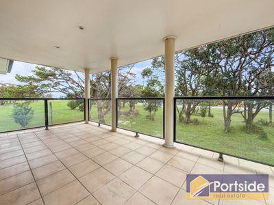 44 Poilus Parade, Tanilba Bay