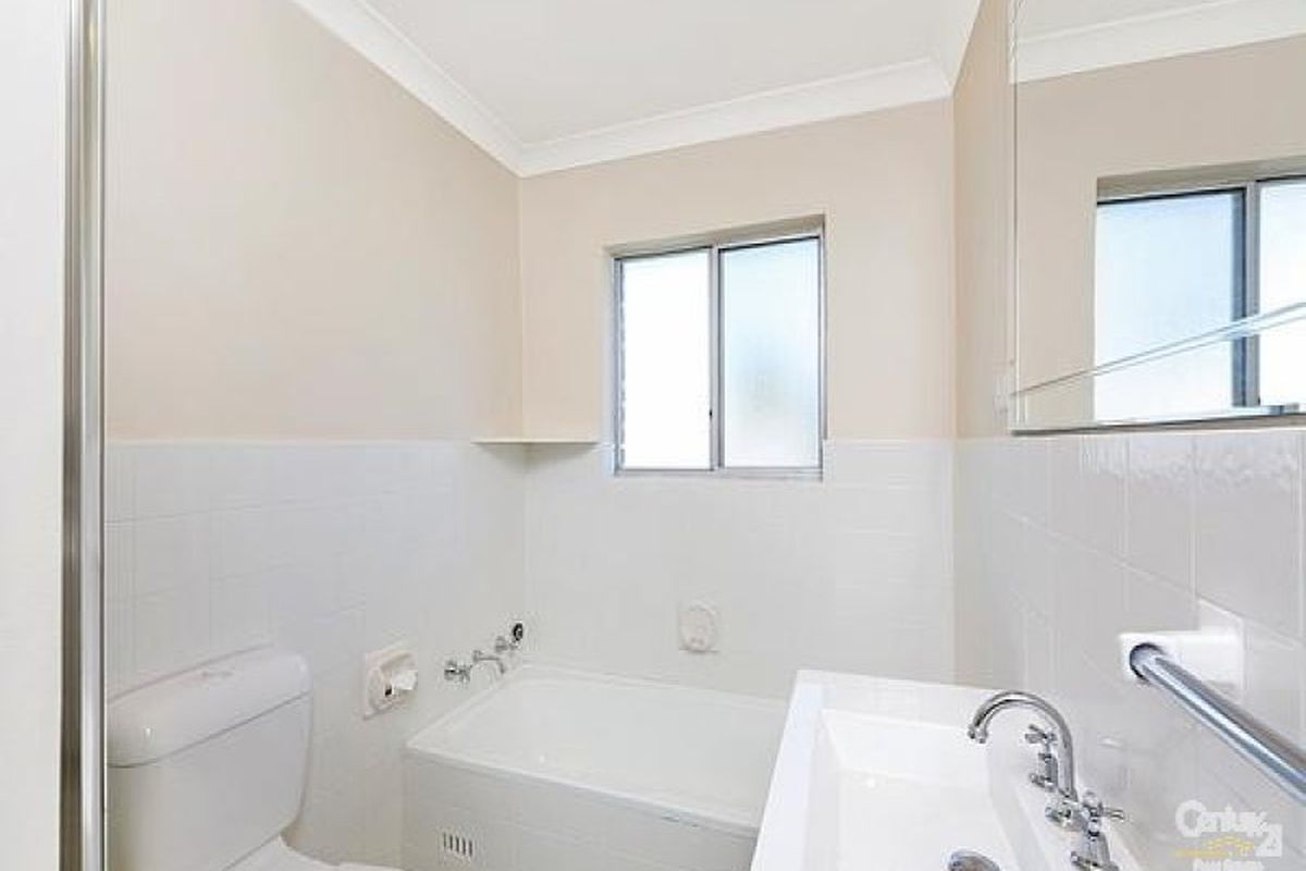 11 / 13 Masons Parade, East Gosford