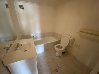 27 / 3 Riverpark Drive, Liverpool