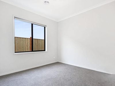 2 Yard Street, Mambourin