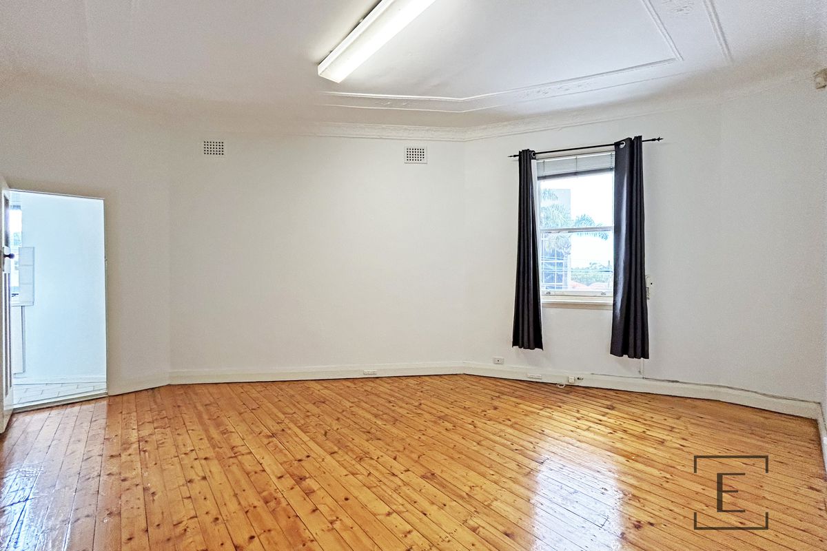1 / 296 Lyons Road, Five Dock