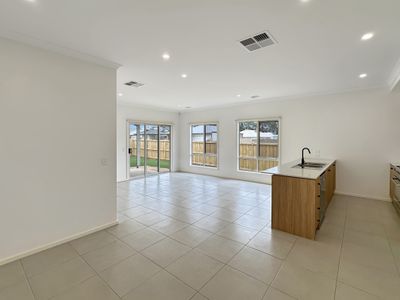 28 Moolort Crescent, Eynesbury