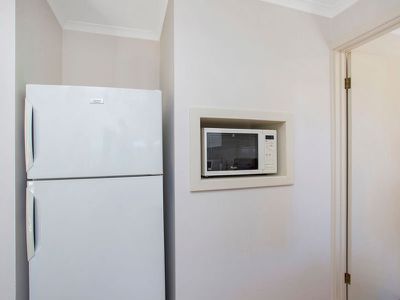 1 / 146 Raglan Avenue, South Plympton