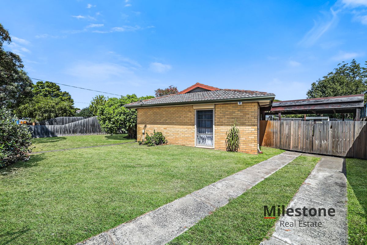 13 Fairbairn road, Cranbourne