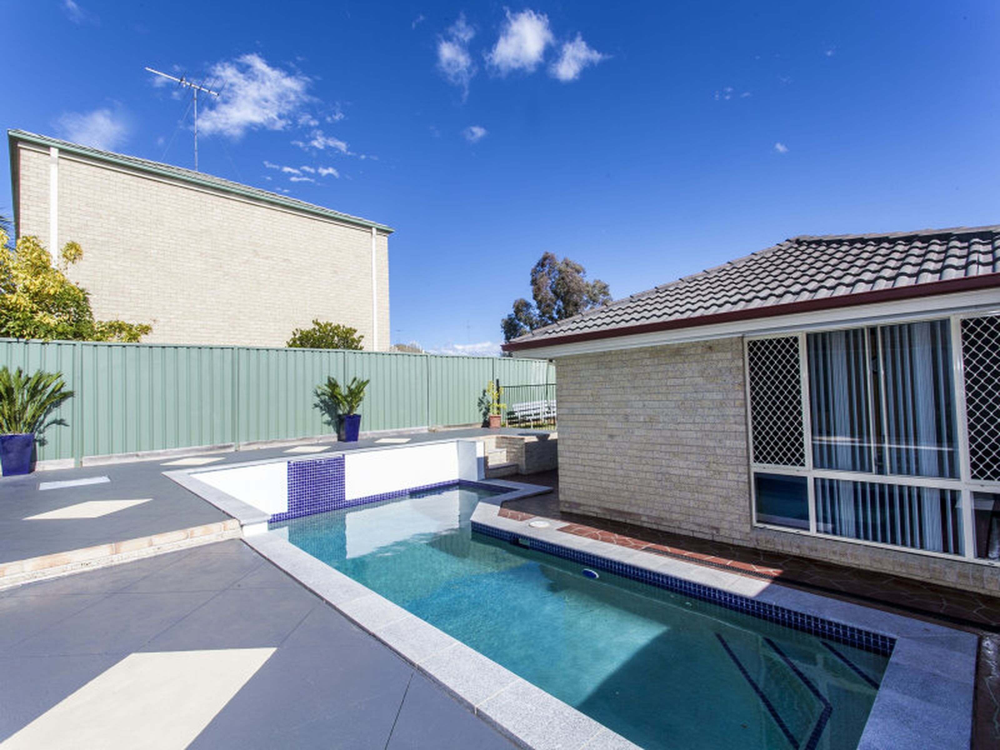 8 Laguna Drive, GLENMORE PARK