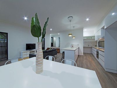144 Kamarin Street, Manly West