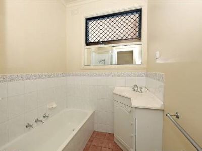 1 Bellevue Avenue, Burwood East