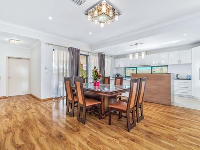 10 Holywell Street, Middle Swan