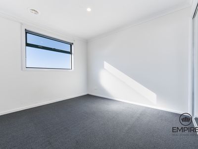 7 Pump House Crescent, Clyde