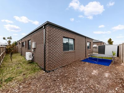 9 Kallista Circuit, Officer