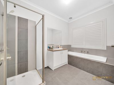 21 Brockwell Crescent, Manor Lakes