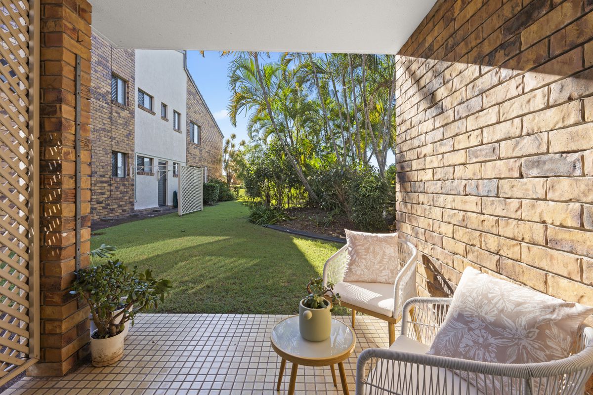 2 / 22 Dunlop Court, Mermaid Waters