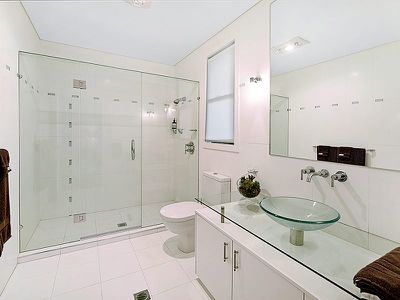 201-205 Monaco Street, Broadbeach Waters