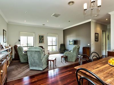 10 Vine Street, Holbrook