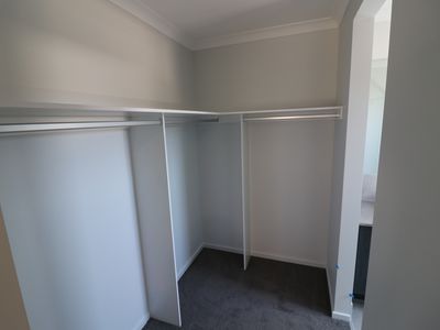 7 Pony Promenade, Seymour