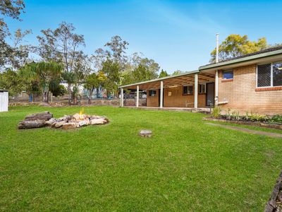 6 Essex Court, Bellbird Park