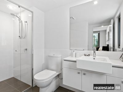 42 / 172 Railway Parade, West Leederville