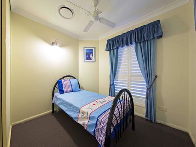 16 Schooner Circuit, Manly West